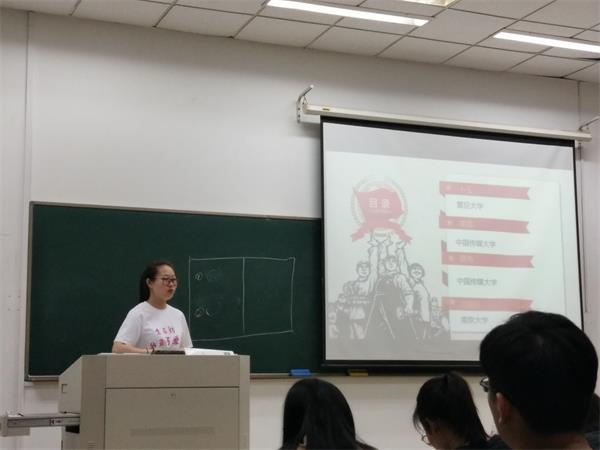 我们学生会举行考研经验交流会