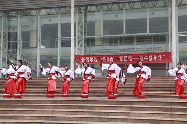 我们学子举行端午祭祀体验古风汉服之美