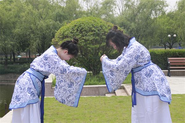 我们学子举行端午祭祀体验古风汉服之美